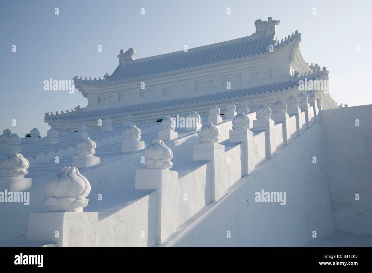 Cina, Heilongjiang, Harbin, ghiaccio e neve Festival, la Città Proibita in neve e ghiaccio slitta Foto Stock