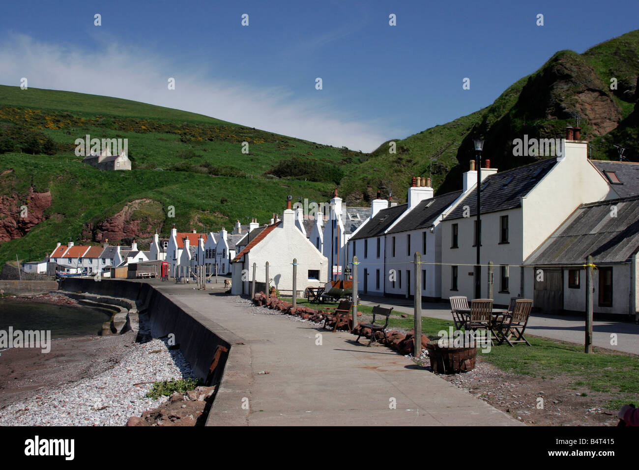 Il piccolo villaggio scozzese di Pennan sulla costa nord della Scozia in Aberdeenshire Foto Stock