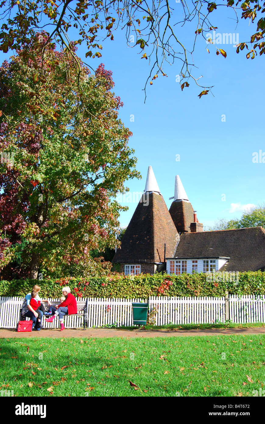 Villaggio Verde mostra oast house, Lamberhurst, Tunbridge Wells, Kent, Regno Unito Foto Stock