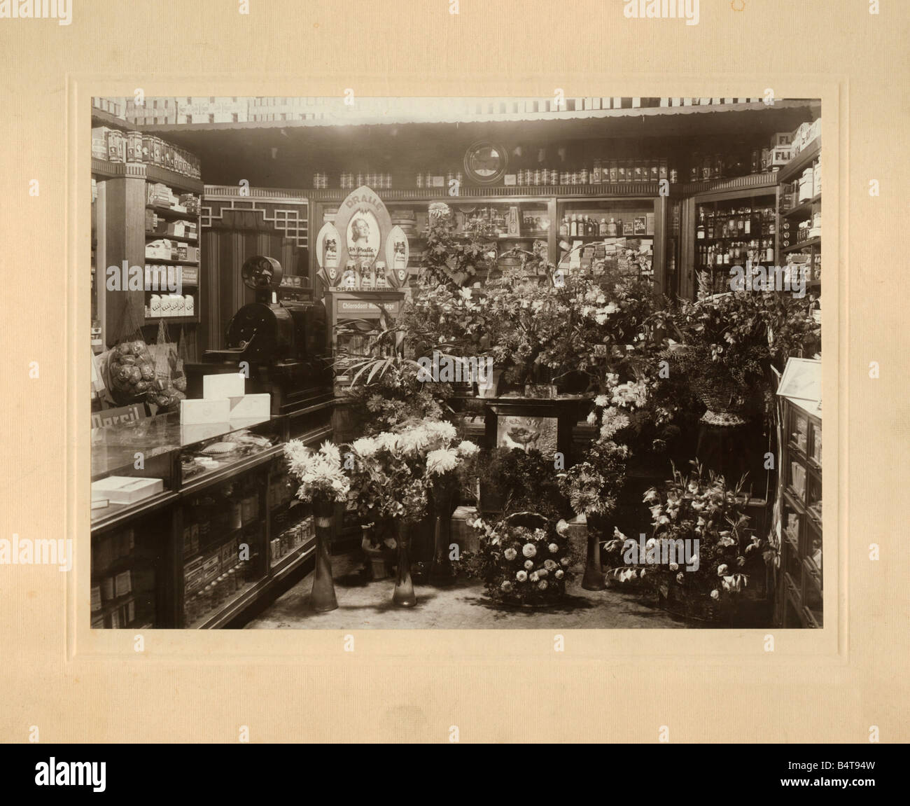 Commercio, negozi, farmacia, vista interna, fotografia di Georg Hansen Nachf., Liegnitz, circa 1910, Foto Stock