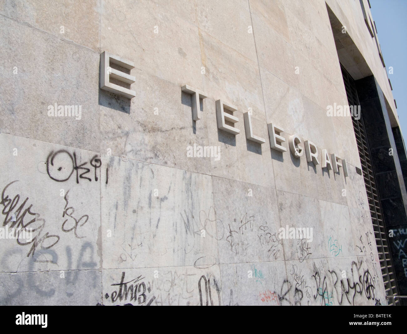 Palazzo delle Poste e Telegrafi costruito nel 1935 da Giuseppe Vaccaro durante il periodo fascista in stile modernista Foto Stock