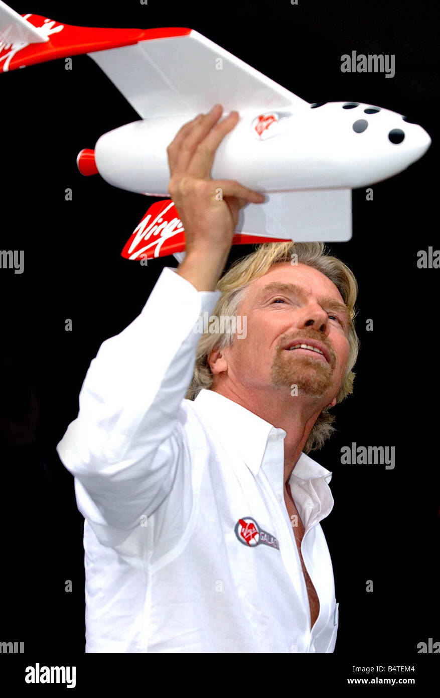 Sir Richard Branson Settembre 2004 Virgin lancia la prima impresa privata per effettuare il pagamento della tariffa passeggeri nello spazio i prezzi dei biglietti inizia a circa 115 000 per tre quattro ore di volo Mirrorpix Foto Stock