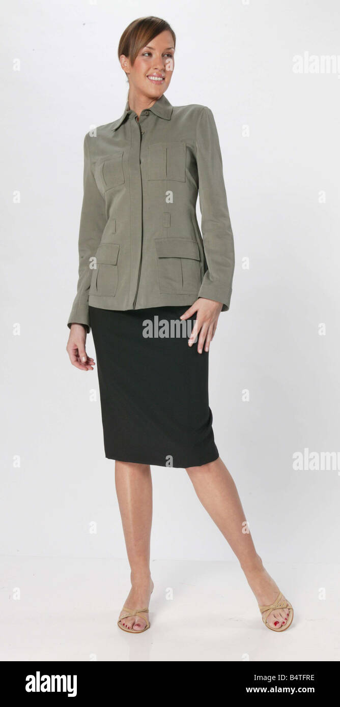 M S rispetto al resto funzione può 2004 Abbigliamento Moda GEORGE DI ASDA 2 Studio pix del modello in giacca e gonna giacche gonne vestiti dell'ufficio Foto Stock