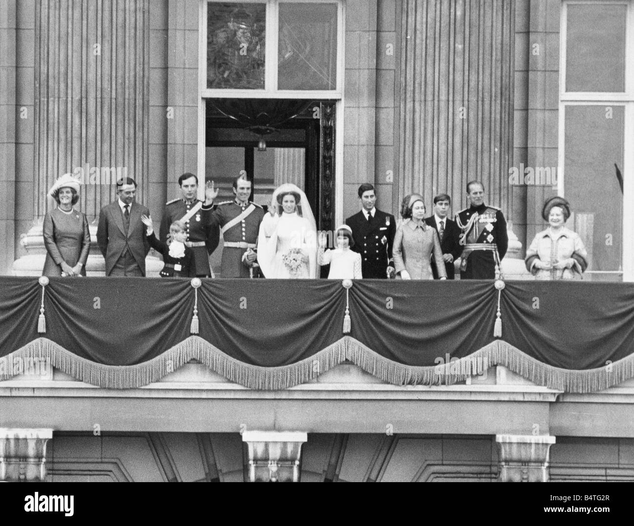 Il matrimonio della Principessa Anna e Capt Mark Phillips all Abbazia Westinster 14 novembre 1973 festa di nozze sul balcone a Buckingham Palace Foto Stock