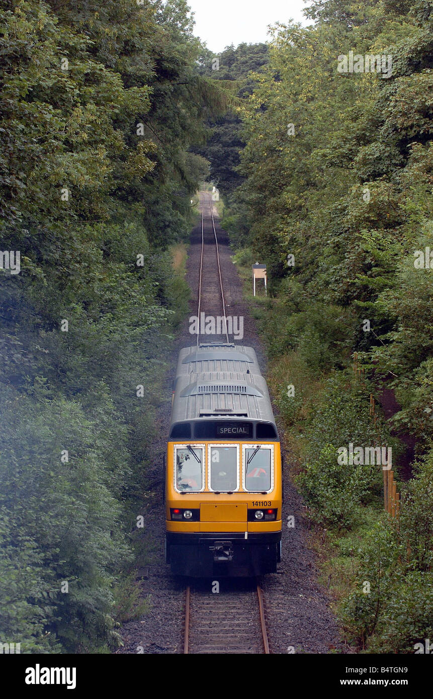 Il primo treno sulla riapertura ferroviaria Weardale rende la sua strada verso lo Stanhope Foto Stock