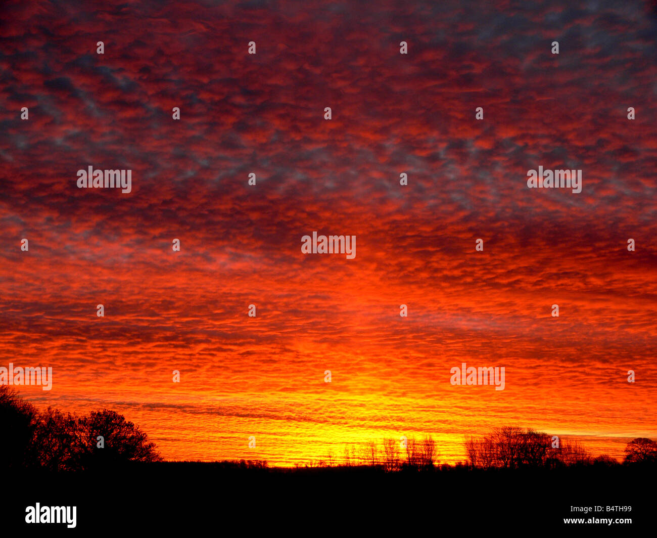 Inverno bellissimo tramonto sul paesaggio inglese Foto Stock
