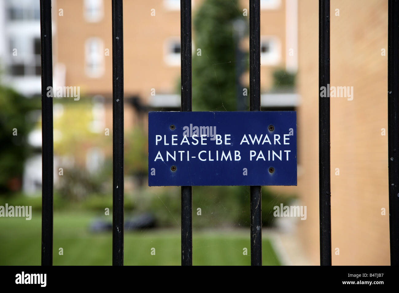 Anti salita segno di vernice Cardiff Wales UK Foto Stock