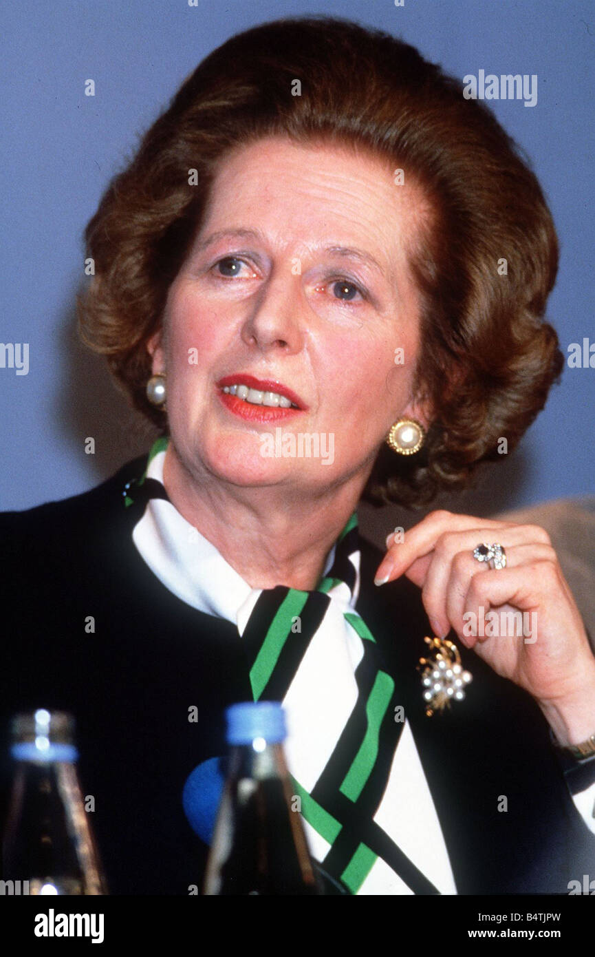 Margaret Thatcher Maggio 1987 Gioielli stili di capelli ritratto Foto Stock