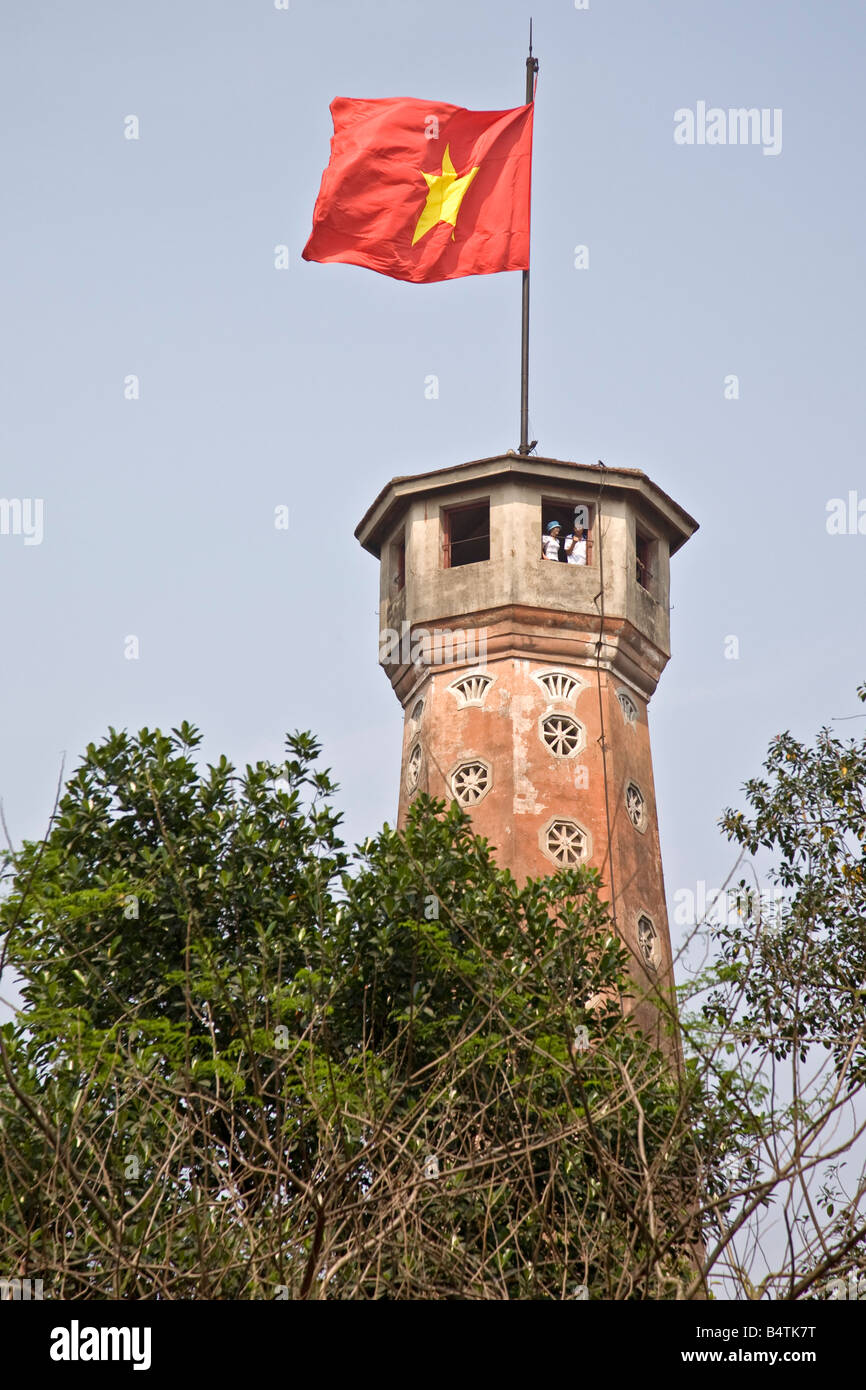 Torre di bandiera Museo di Storia Militare Hanoi Vietnam Foto Stock