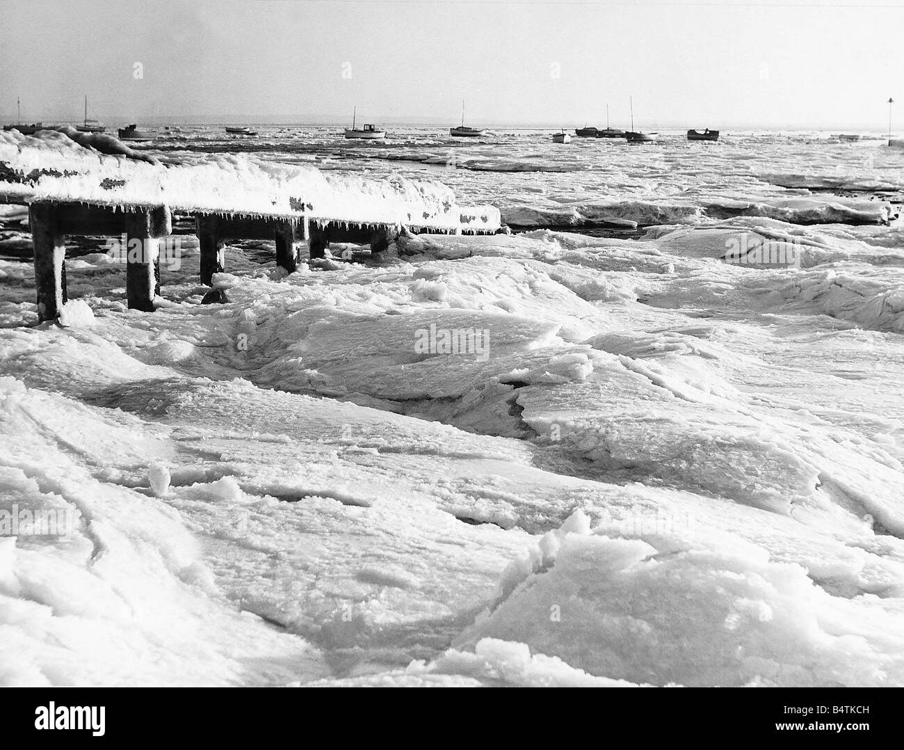 Southend on Sea dove otto miglia di foreshore erano coperte di ghiaccio durante il grande bianco fuori dove le temperature sono rimasti ben al di sotto del punto di congelamento quasi ovunque Dbase MSI Foto Stock