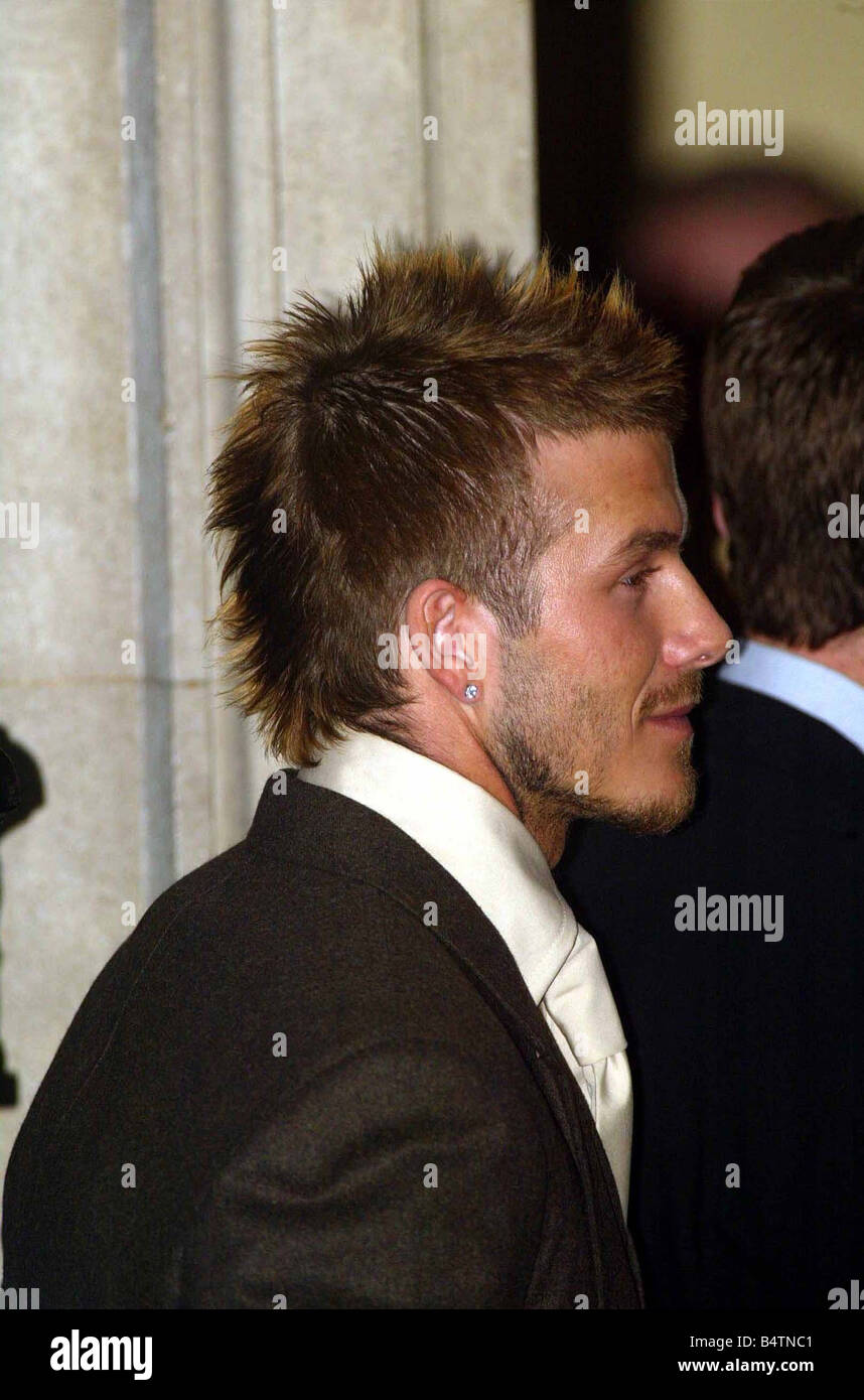 In inghilterra il capitano David Beckham Maggio 2002 fuori 10 Downing Street, Londra, dopo un incontro con il Primo Ministro Tony Blair. In un momento precedente della giornata odierna Inghilterra pullman, Sven-Goran Eriksson annunzio 23 uomo squadra che si percorrono in Cina e Corea nel mese di giugno per la Coppa del Mondo FIFA finali. ©Mirrorpix ©Mirrorpix Foto Stock