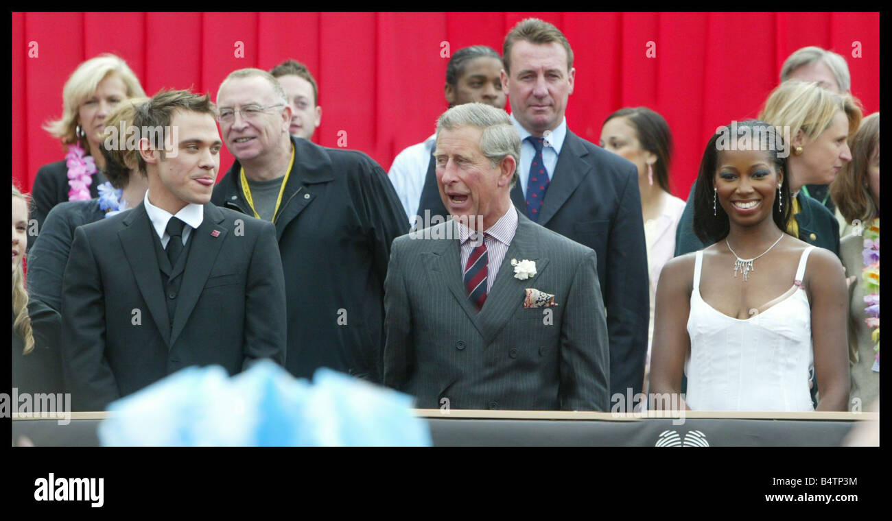 Prince's Trust 2004 partito in Park Londra il Principe Carlo Principe di Galles con il principe s fiducia ambasciatori sarà giovane e Jamelia Mirrorpix Foto Stock