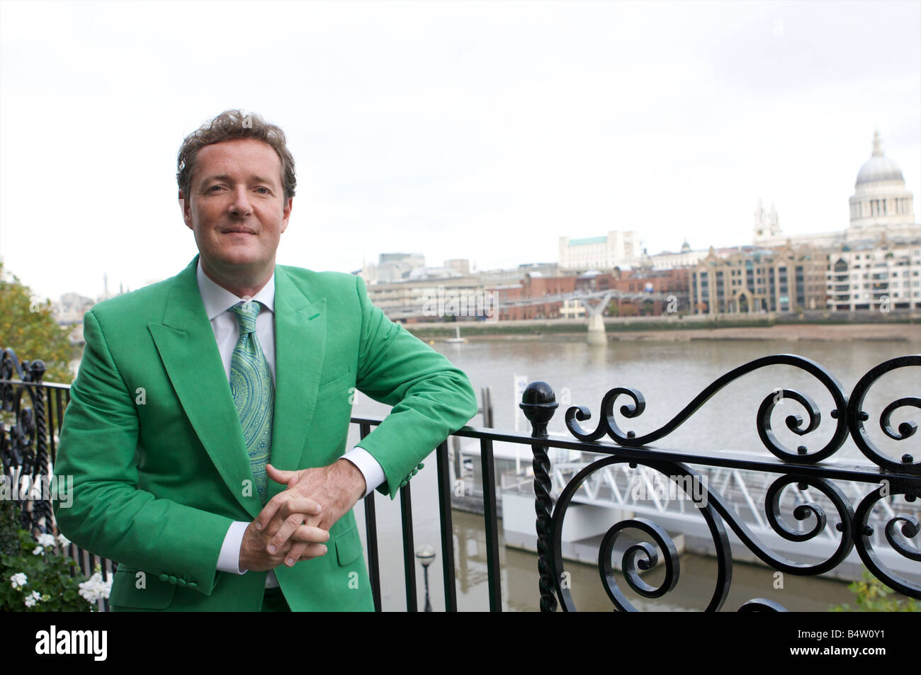 Piers Morgan possing per il Regno Unito s top 100 Green agers Globe Theatre di Londra il 14 ottobre 2008 Foto Stock