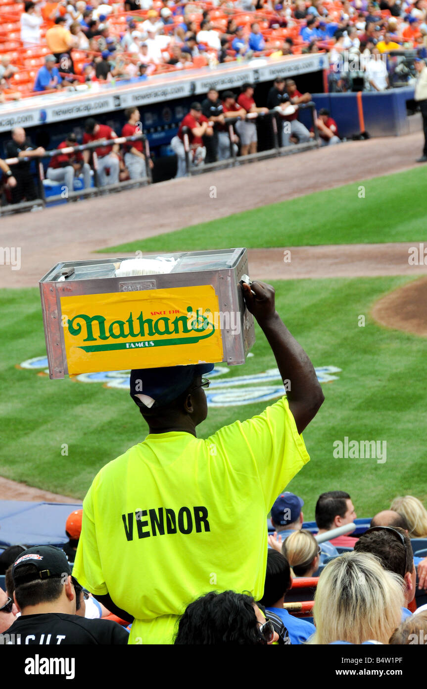 Hot Dog Produttore presso un parco a sfera Foto Stock