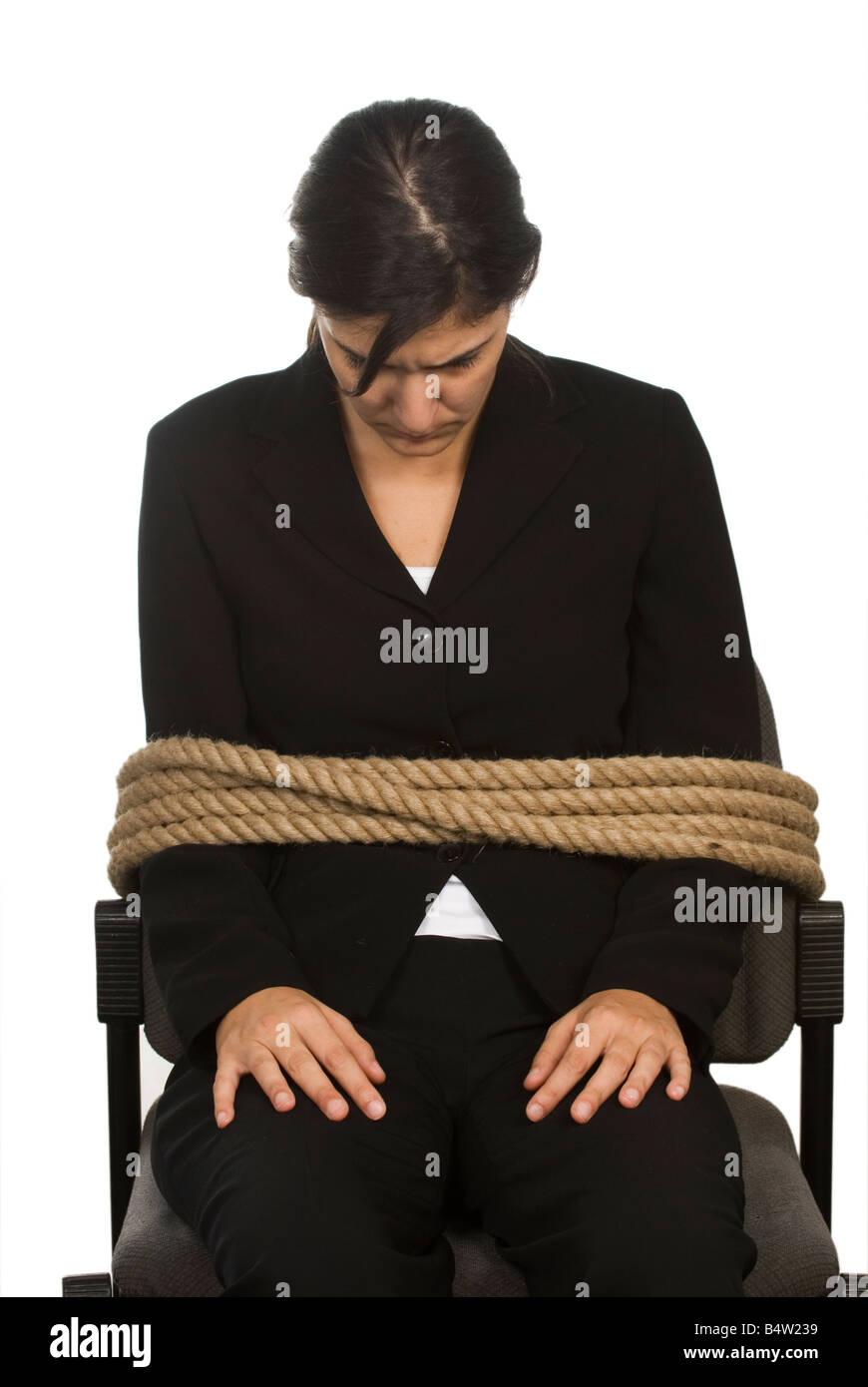 Business donna legato ad una sedia Foto Stock