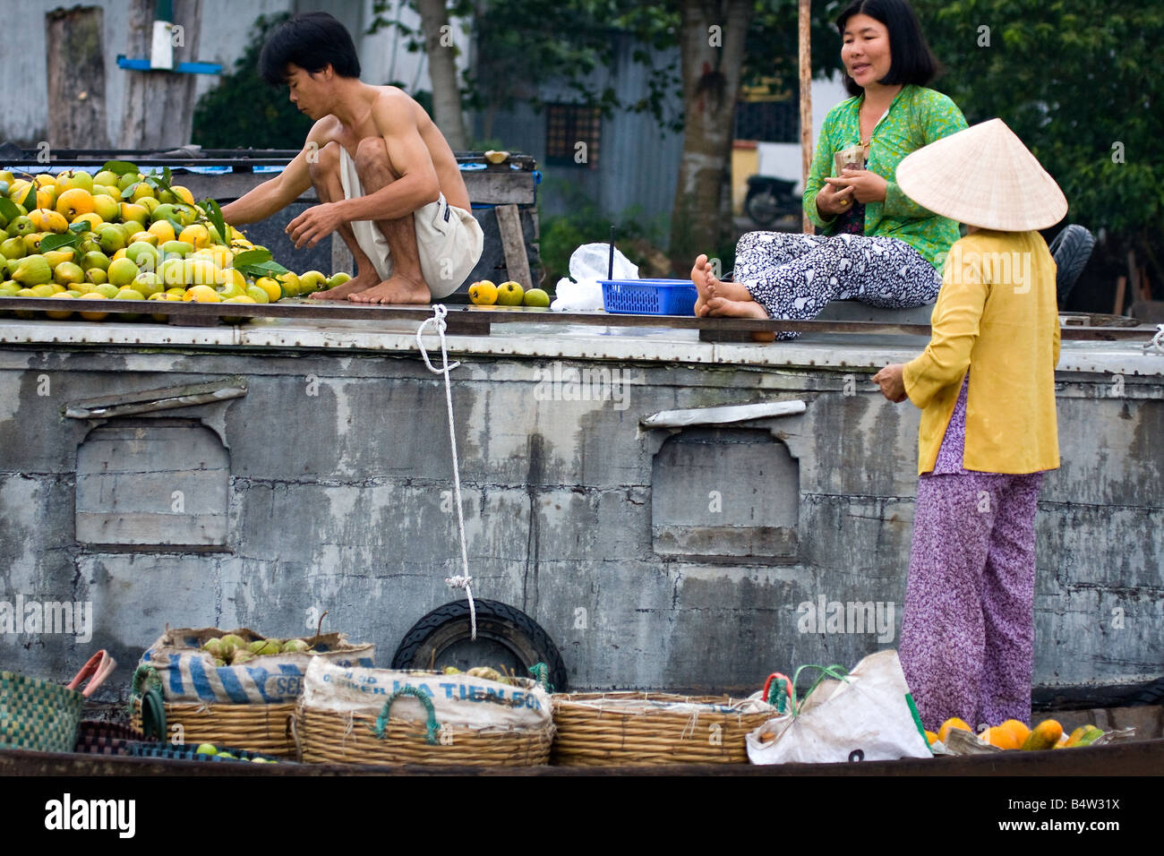 Fornitore di vendita di alimenti al mercato galleggiante Foto Stock