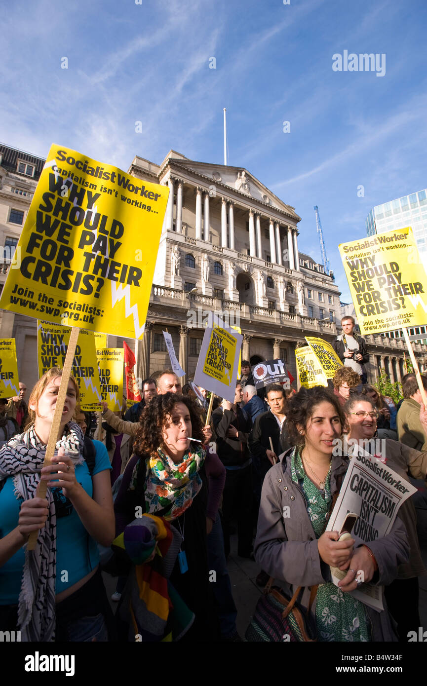 Partito socialista dei lavoratori dimostrando di partito nella città di Londra contro il governo di essere salvate le banche Ott 2008 London Regno Unito Foto Stock