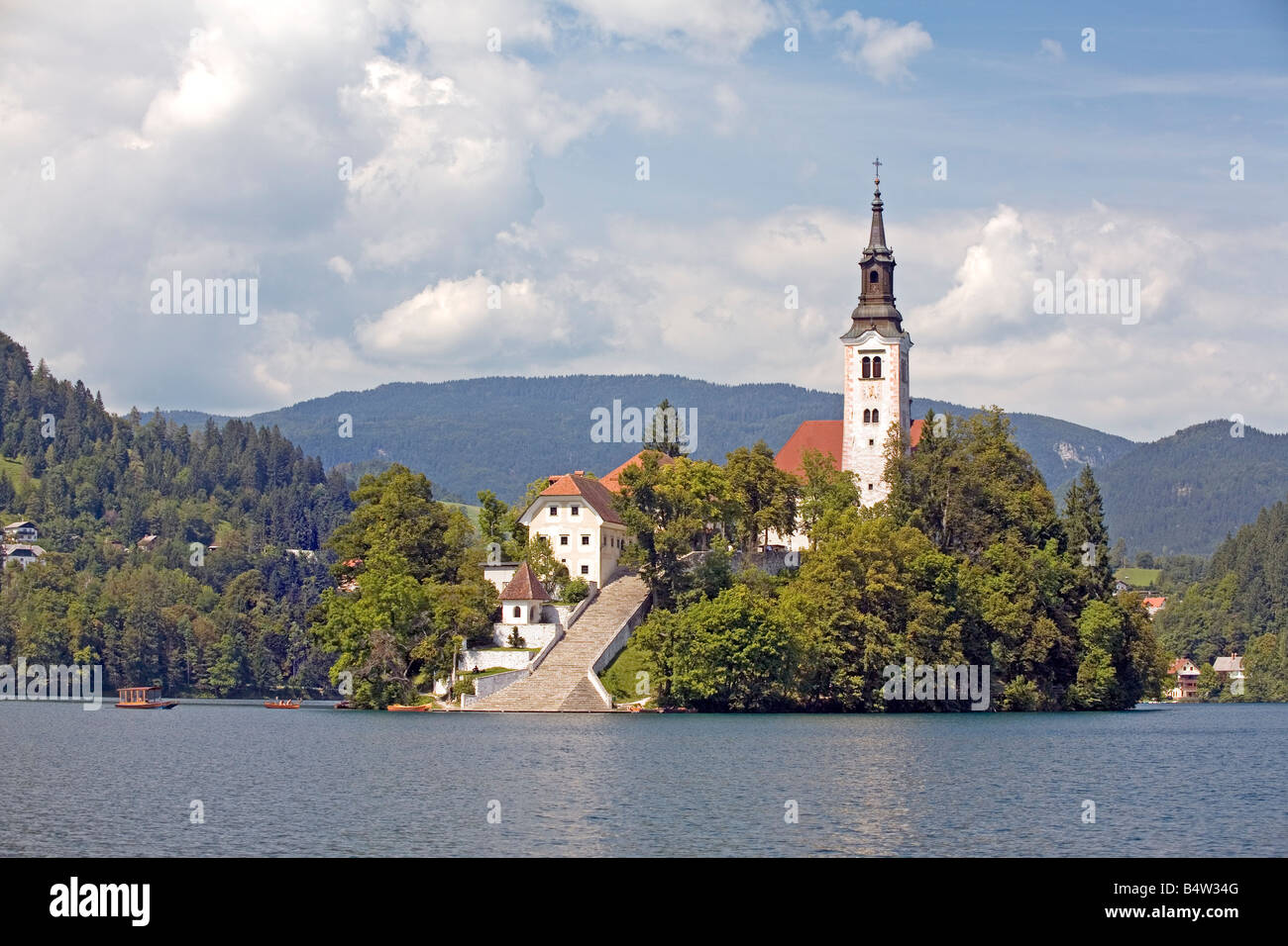 Il lago di Bled Repubblica di Slovenia l'isola Otok con un pellegrinaggio alla chiesa dell Assunzione di Maria Foto Stock