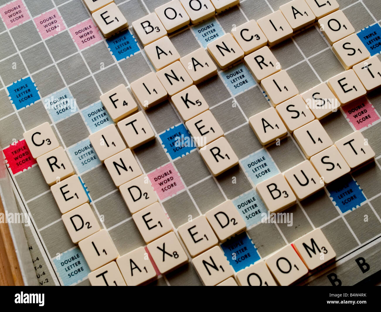 Lettere di scrabble ortografia doom finanziario Foto Stock