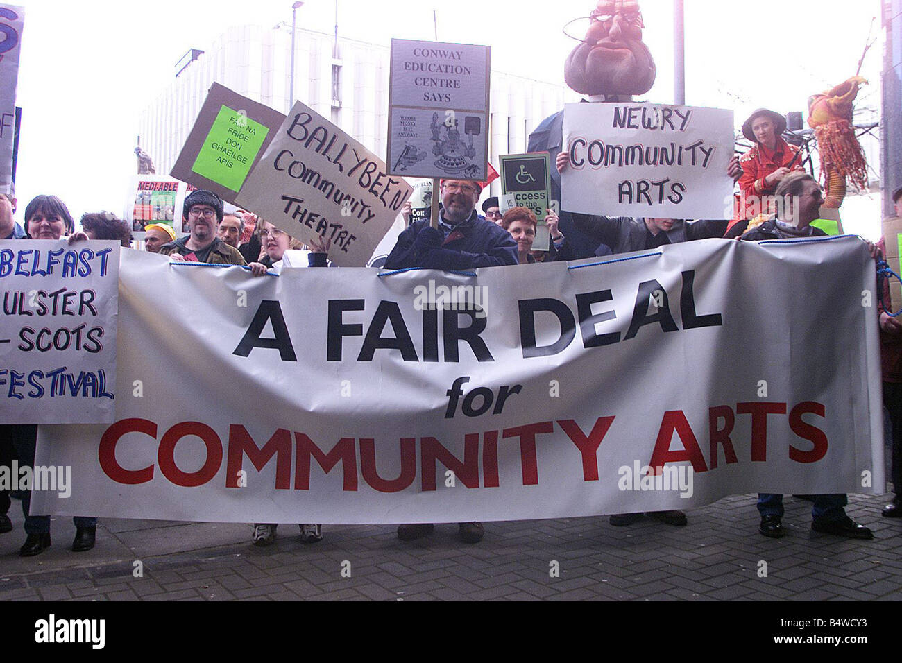 Community Arts gruppi protestano a Interpoint Belfast ma 00 manifestanti a Interpoint a Belfast Community Arts gruppi erano più esigente fondi da parte del governo Foto Stock