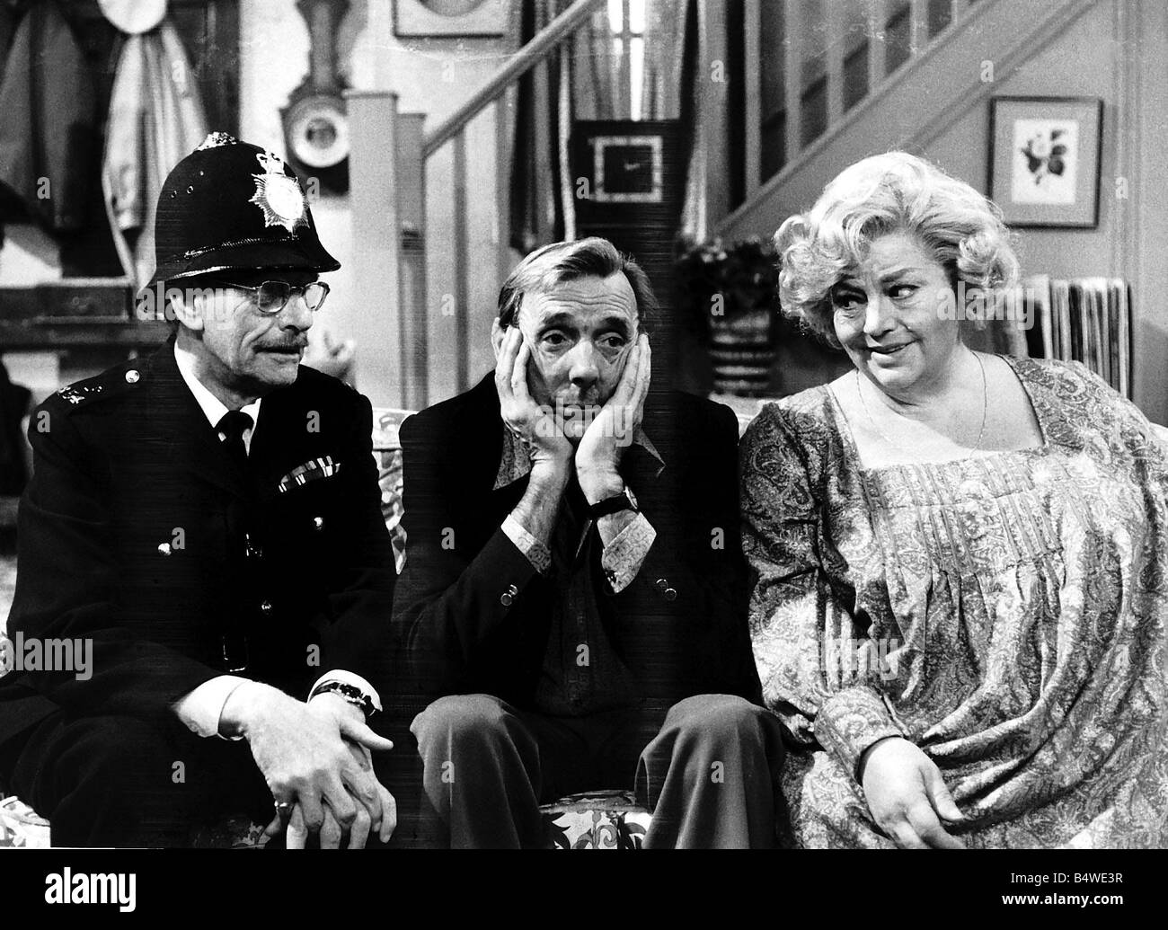 Eric Sykes attore Hattie Jacques attrice e Derek Guyler attore in BBC sitcom televisiva Foto Stock