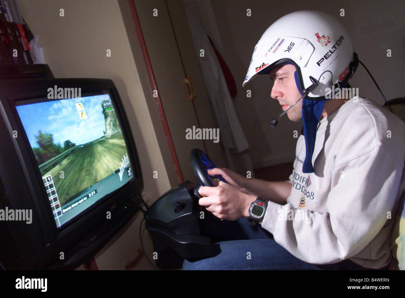 Pilota di rally Richard Hopkins ottobre 2002 che ha imparato a guidare una vettura da rally utilizzando una playstation egli sarà preso parte nei suoi anni Network Q rally Mirrorpix Foto Stock