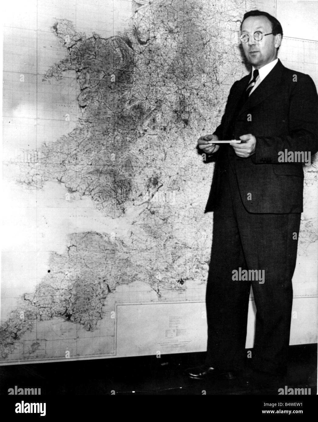 La guerra II Guerra Mondiale battaglia della Gran Bretagna il Radar inventore il signor Robert Alexander Watson Watt che ha ideato un metodo che viene chiamato di radiolocalizzazione per il rilevamento di aeromobili tedesco ha in seguito ricevuto una cavallereschi Giugno 1941 Foto Stock