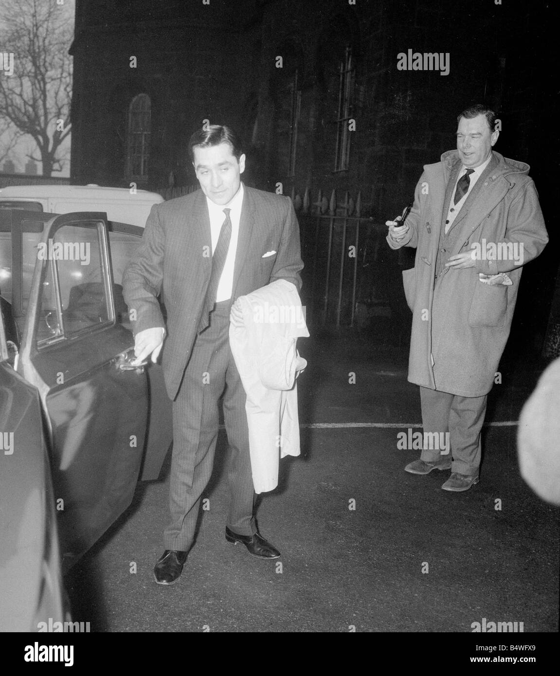 British gangster Dennis Stafford riceve in una vettura poco dopo il suo rilascio dalla prigione Armley;Marzo 1964;S2785-10 Foto Stock