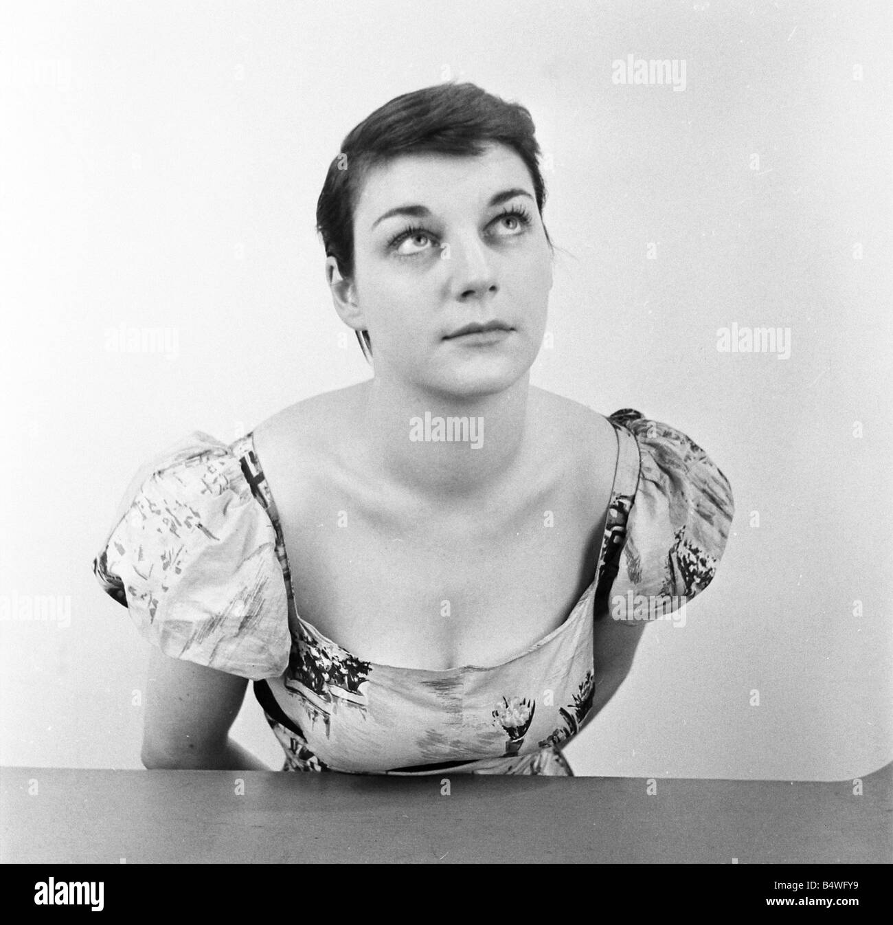 Eileen Cook ragazza di sfuggita prigioniero Dennis Stafford Maggio 1957 J2808 Foto Stock