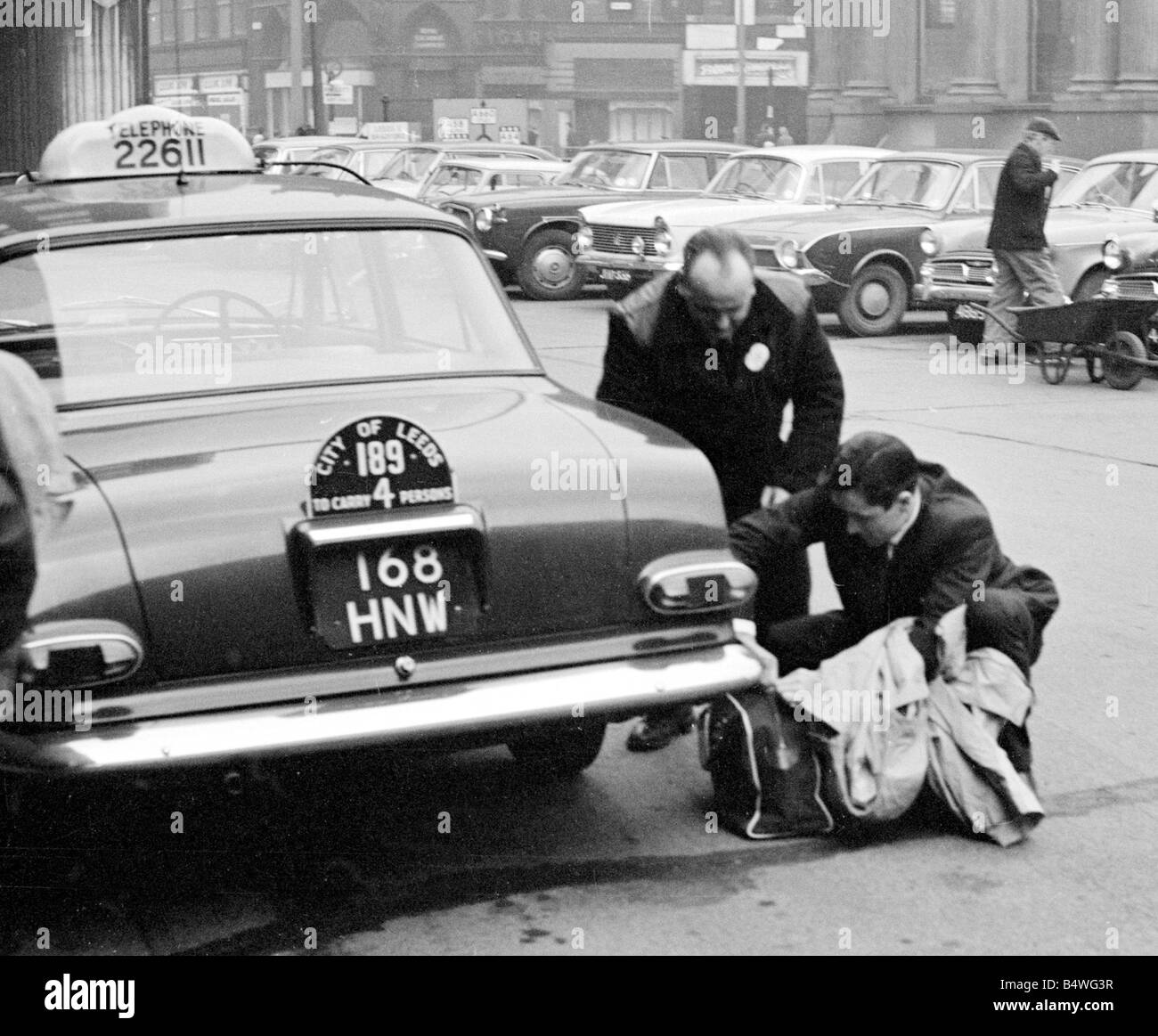 British gangster Dennis Stafford è rilasciato dal carcere Armley&#13;&#10;Marzo 1964&#13;&#10;&#13;&#10;S2785-2un Foto Stock
