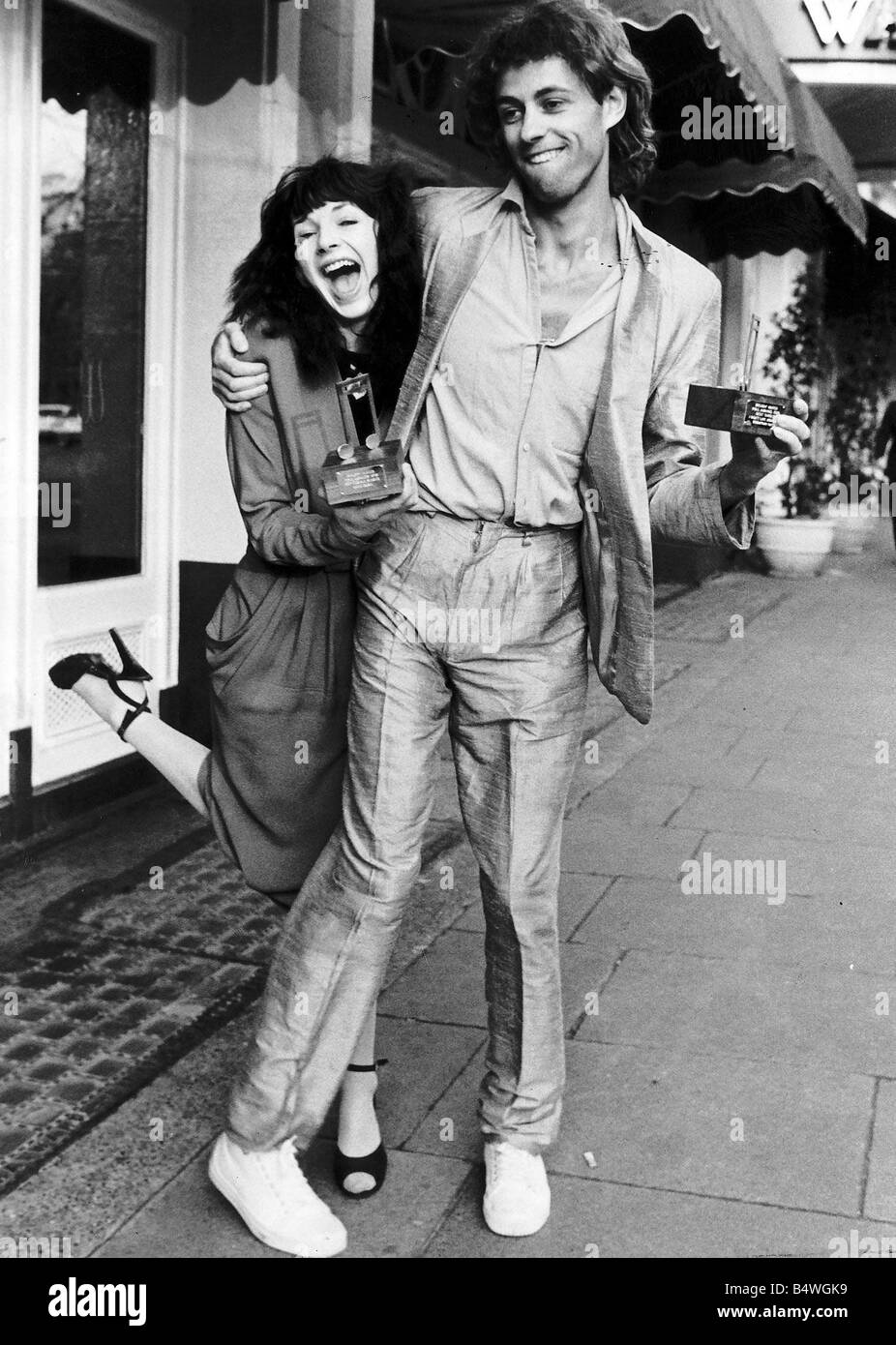 Bob Geldof e Kate Bush sia raccolto il premio per il miglior singolo file Dbase Foto Stock