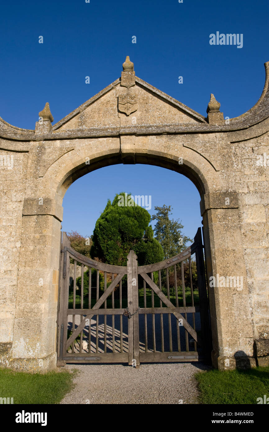 Arco adiacente a St James Chiesa Chipping Campden Costwolds REGNO UNITO Foto Stock