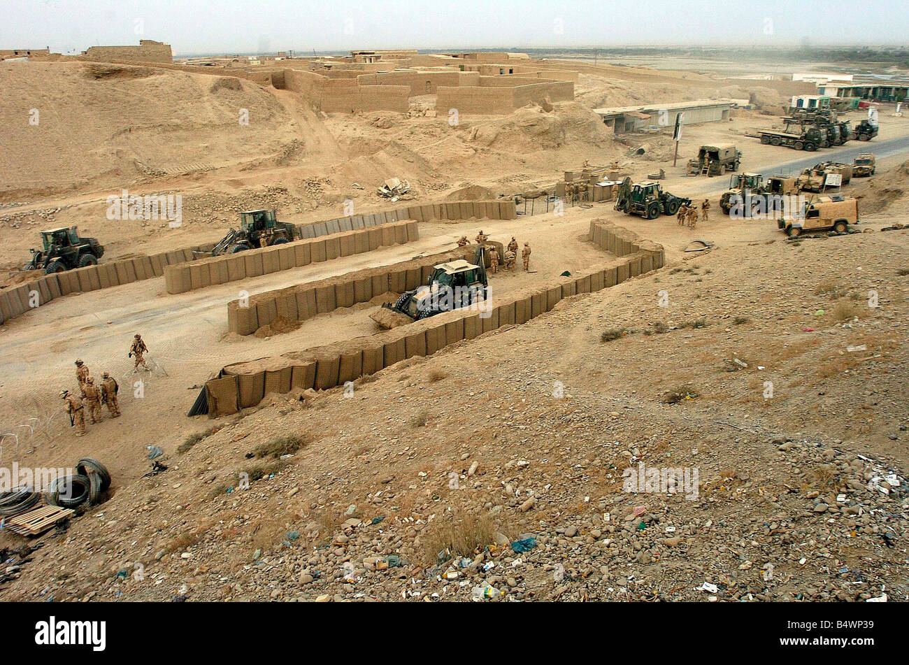 L'Afghanistan. I soldati del Royal Engineers Corps la costruzione di un veicolo permament check point in Gereshk, Afghanistan nov. 2006 Foto Stock