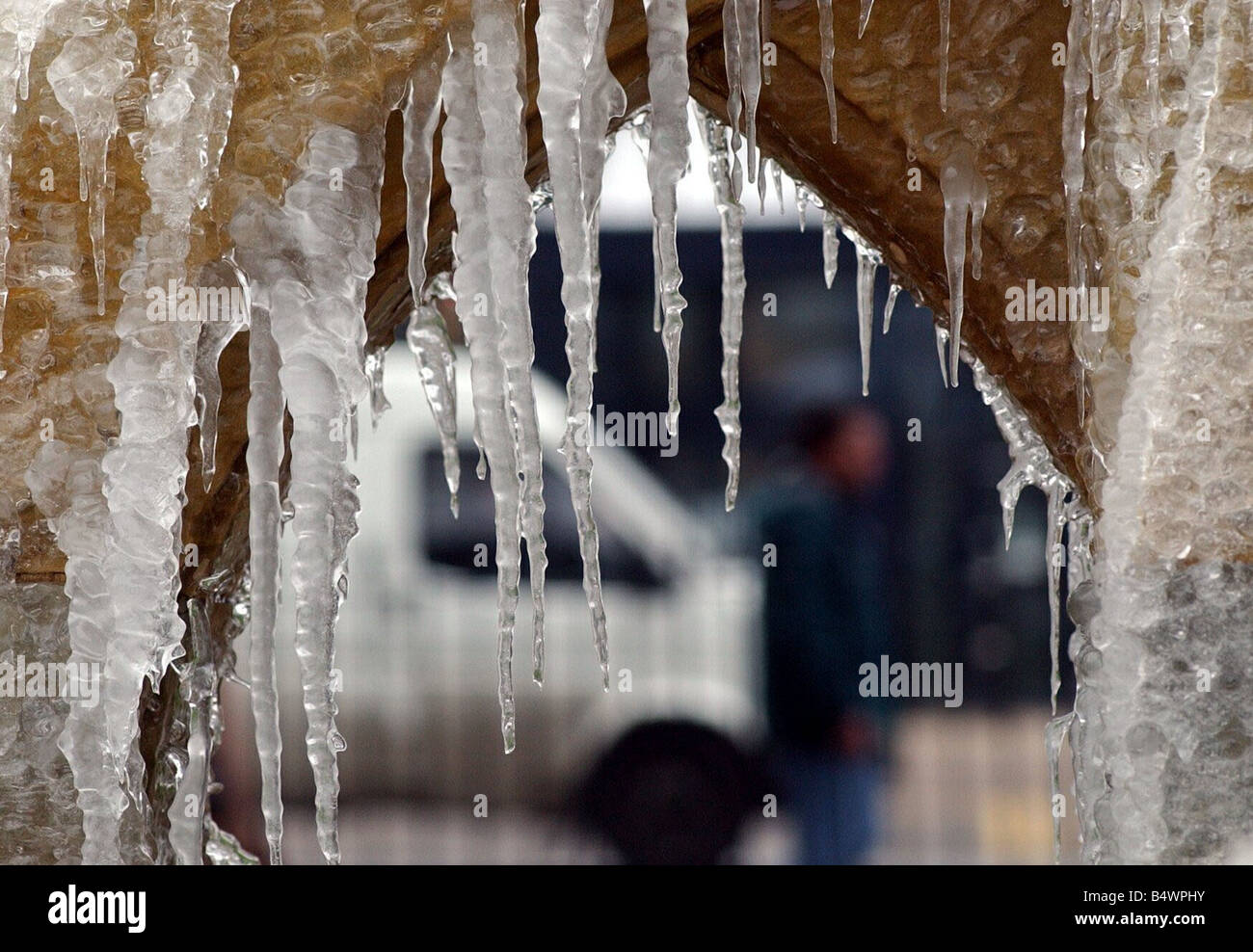 Giardini Jephson Leamington Spa Warwickshire la fontana Hitchman ices oltre nel freddo di Gennaio 2003 Foto Stock