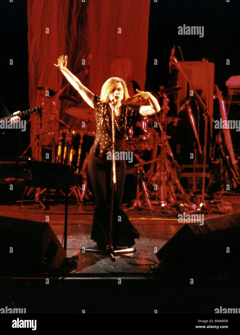 Debbie Harry cantante e leader del gruppo pop Blondie esibirsi sul palco Foto Stock