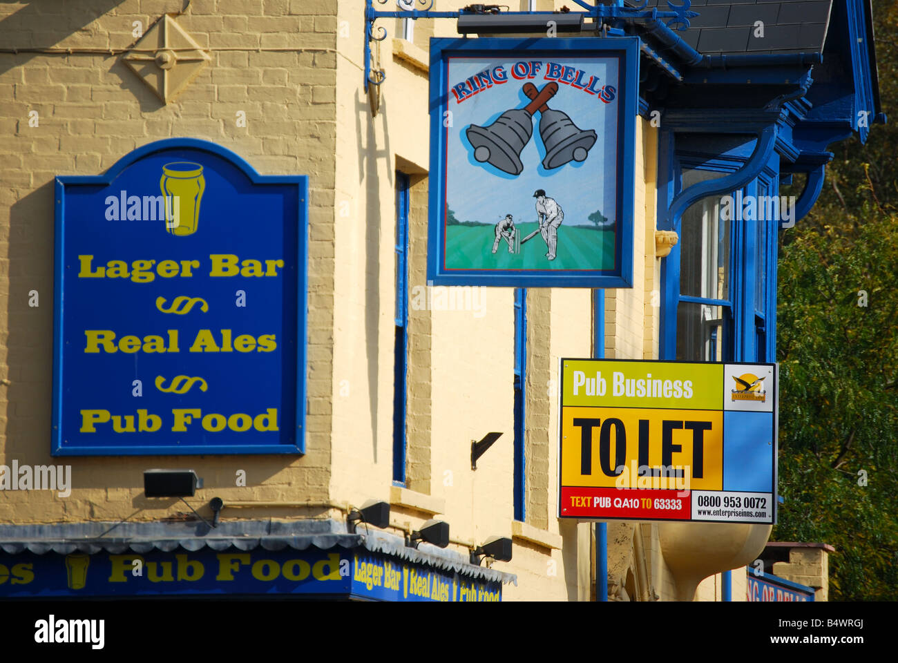 Business per vendita segno, anello di campane pub, St James Street, Taunton, Somerset, Inghilterra, Regno Unito Foto Stock