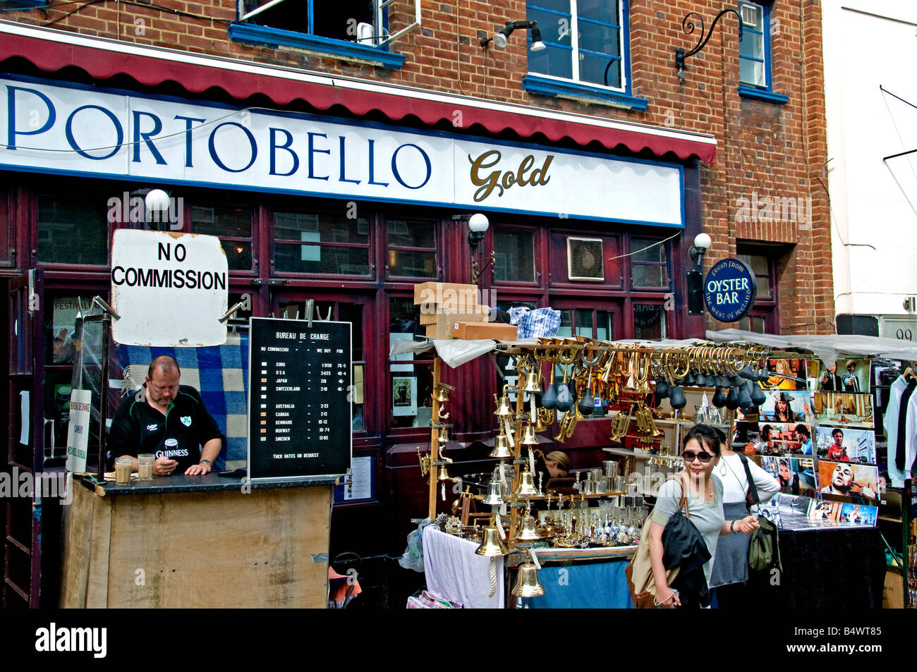 Mercato di Portobello Road a Notting Hill Londra Foto Stock