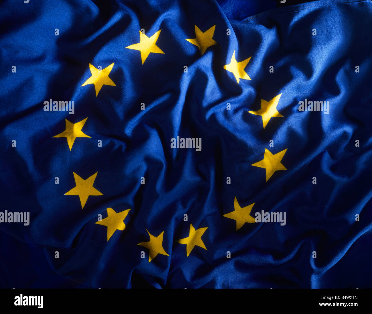 Bandiera europea con luce pezzata Foto Stock