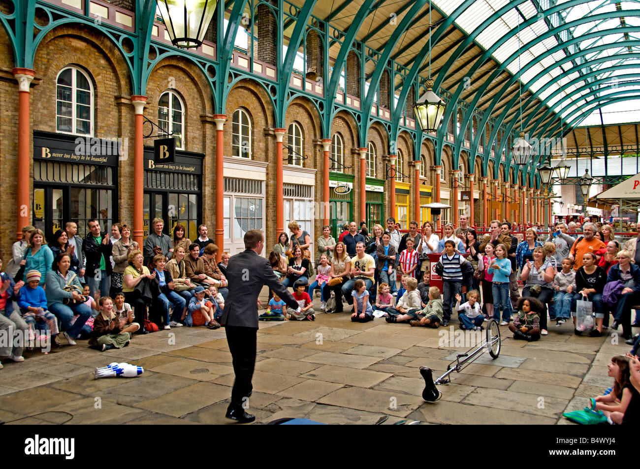 Il Convent Garden Market illusione illusionista Londra Foto Stock
