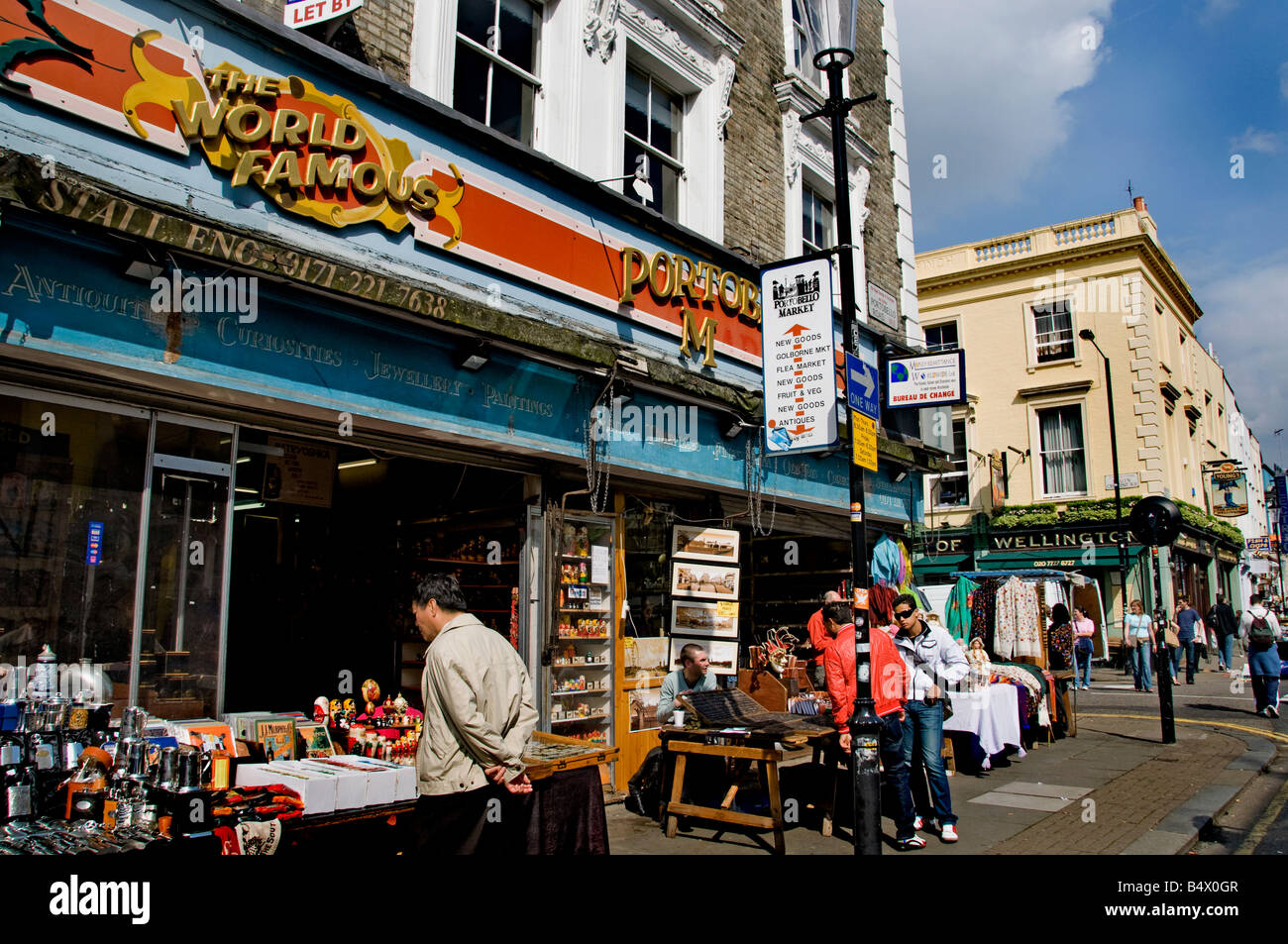 Mercato di Portobello Road a Notting Hill Londra Foto Stock
