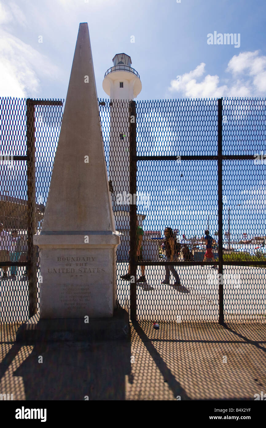 Una vista della gazzetta US/confine messicano al campo di confine del parco statale nella California Meridionale. Foto Stock