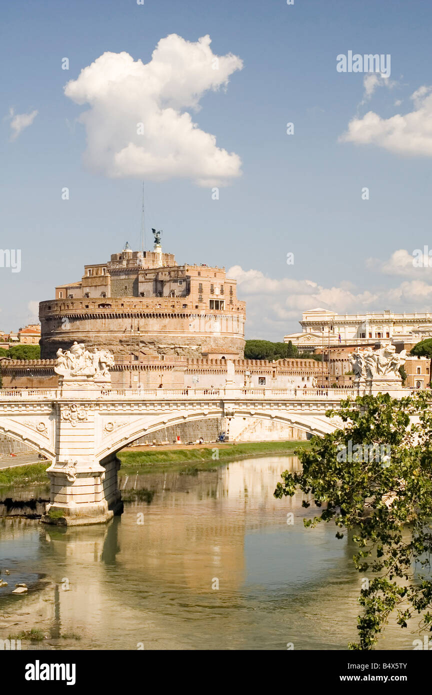 In Italia il Ponte Vecchio e il Castello di Sant'Angelo a Roma Foto Stock