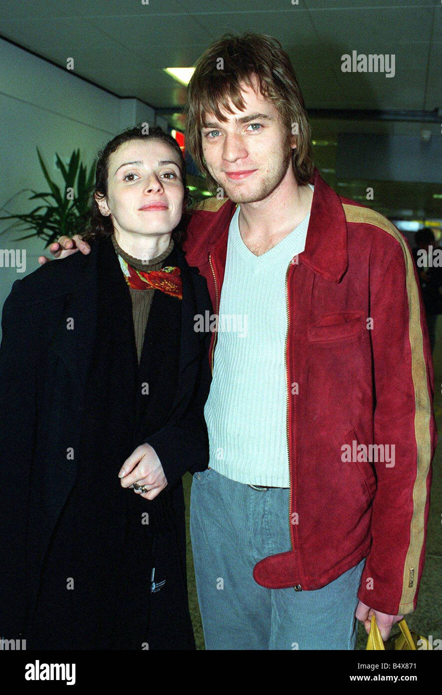 Attore Ewan McGregor e sua moglie Eva arrivano all'aeroporto di Glasgow per il Film Festival cena popolo scozzese s Film Festival Foto Stock