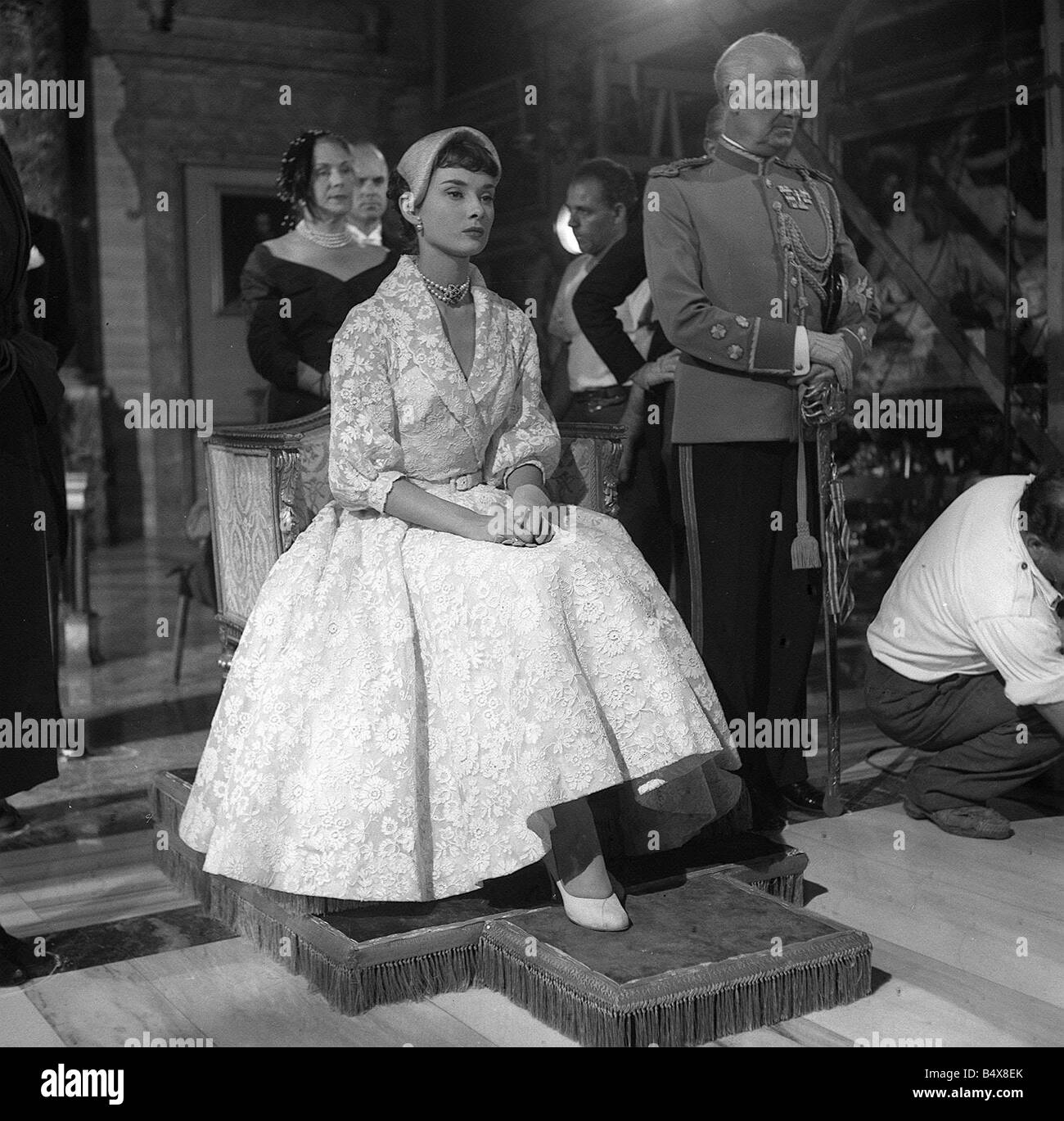 Audrey Hepburn 1952 Le riprese del film Vacanze Romane Audrey Hepburn ha vinto un Oscar per la sua performance in questo film Vacanze Romane Foto Stock