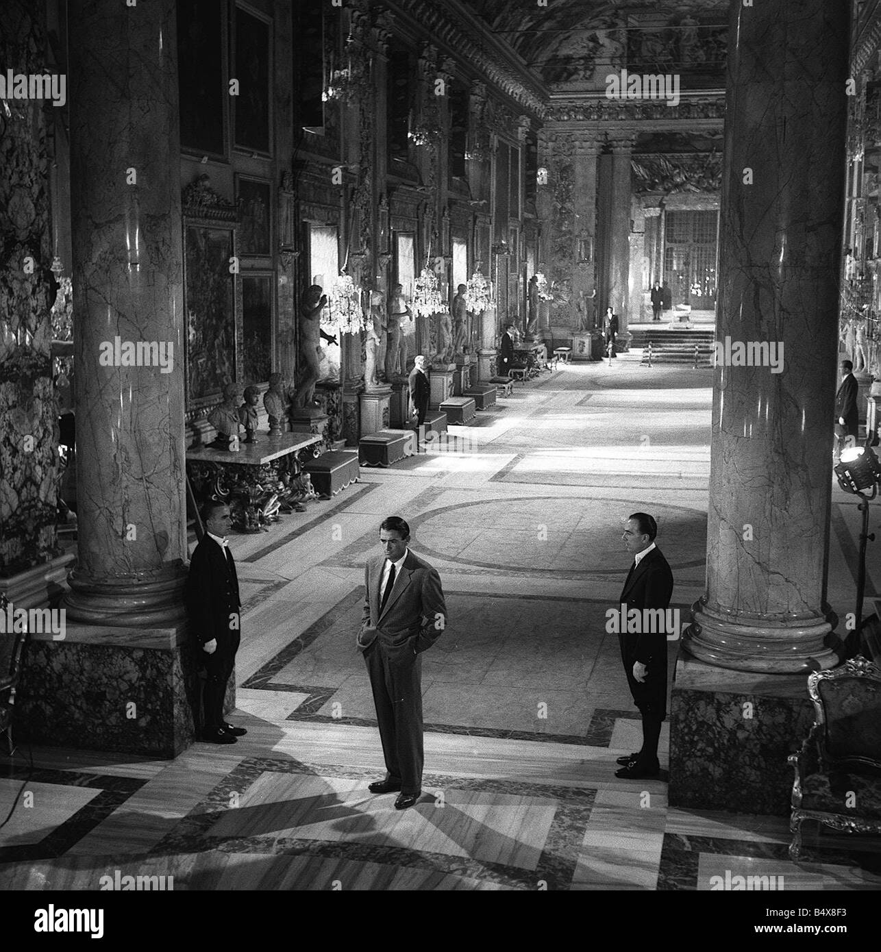 Gregory Peck 1952 Le riprese del film Vacanze Romane Gregory Peck uno dell'immediato dopoguerra s la maggior parte degli attori di successo che egli è stato a lungo il Foto Stock