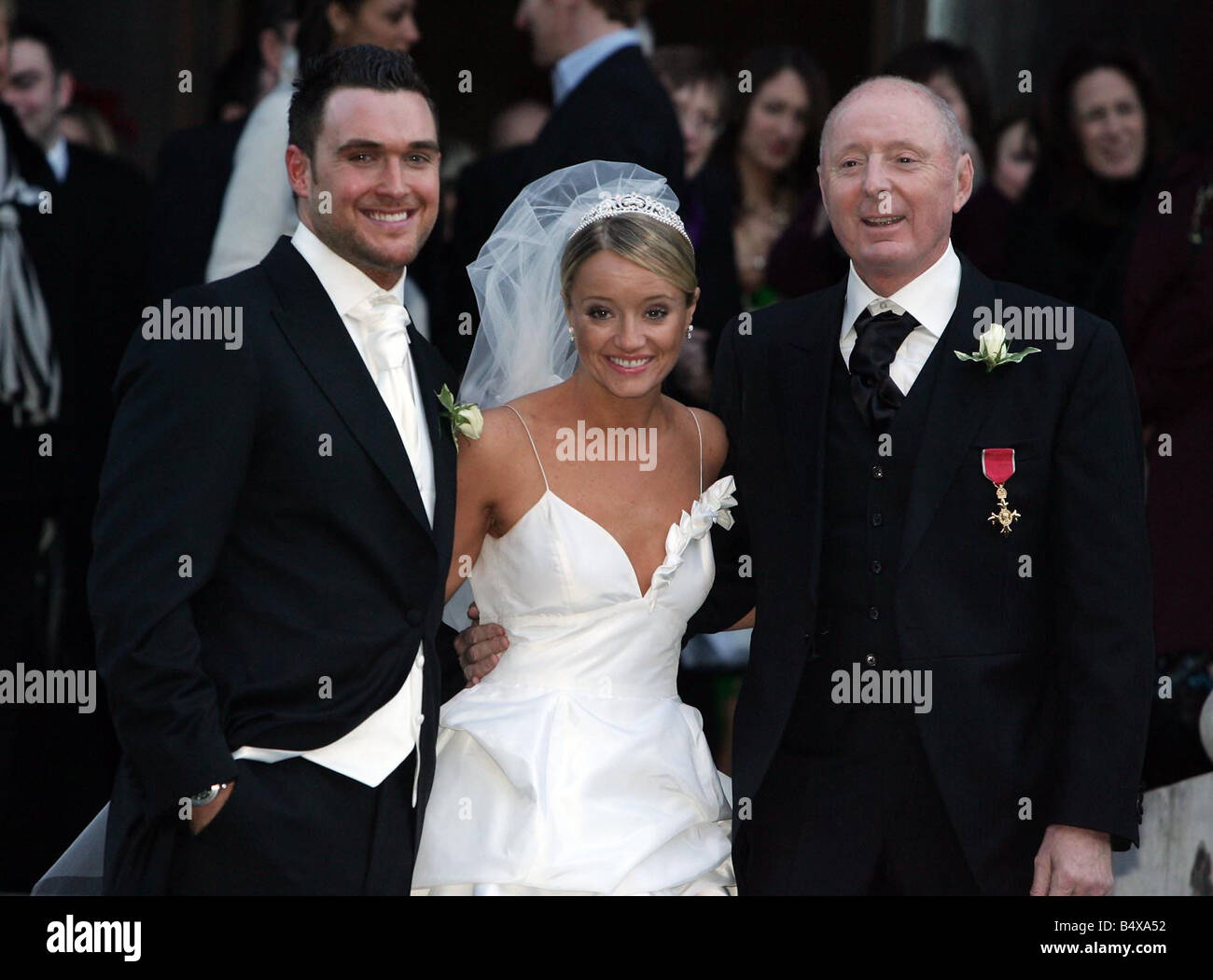 Jasper carota s figlia Lucy Davis si sposano a St Pauls Cathedral Londra ospiti e amici dello spettacolo è arrivato su cinque autobus rossi di Londra il 9 dicembre 2006 Foto Stock