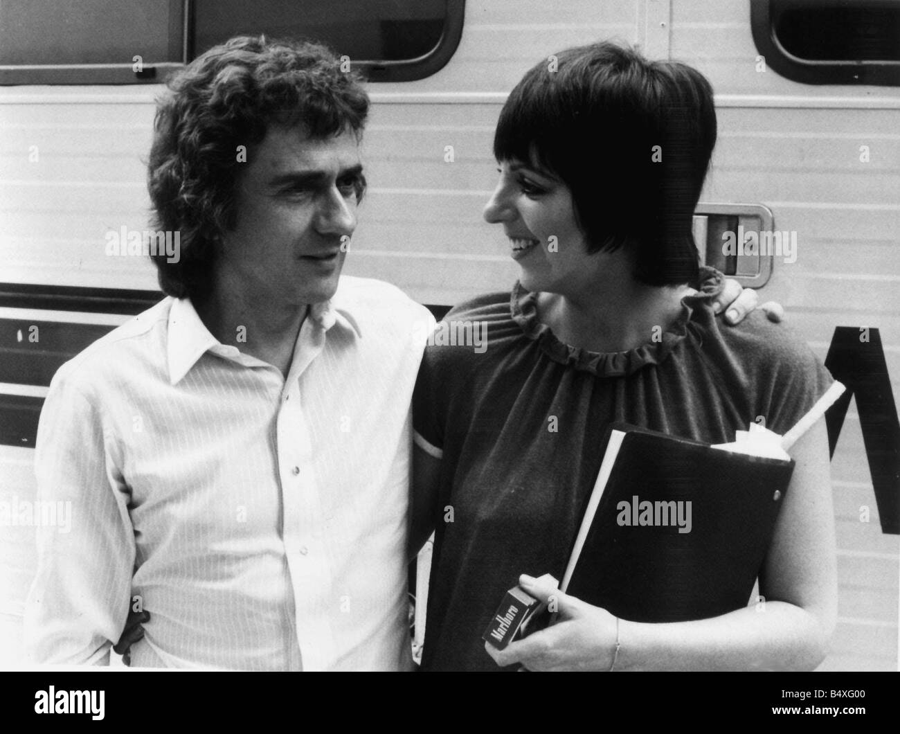 Liza Minnelli e Dudley Moore sul set di un film di luglio 1980 Foto Stock