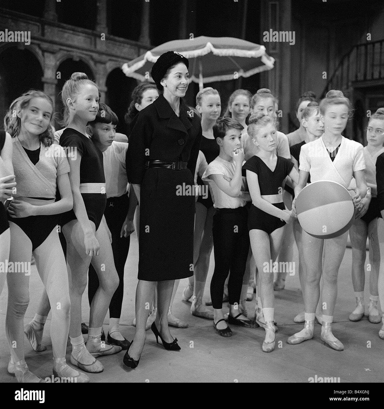 Margot Fonteyn assiste le prove della Serata di Gala matinée di balletto al Drury Lane 1960 Dame Margot Fonteyn 1919 91 British prim Foto Stock