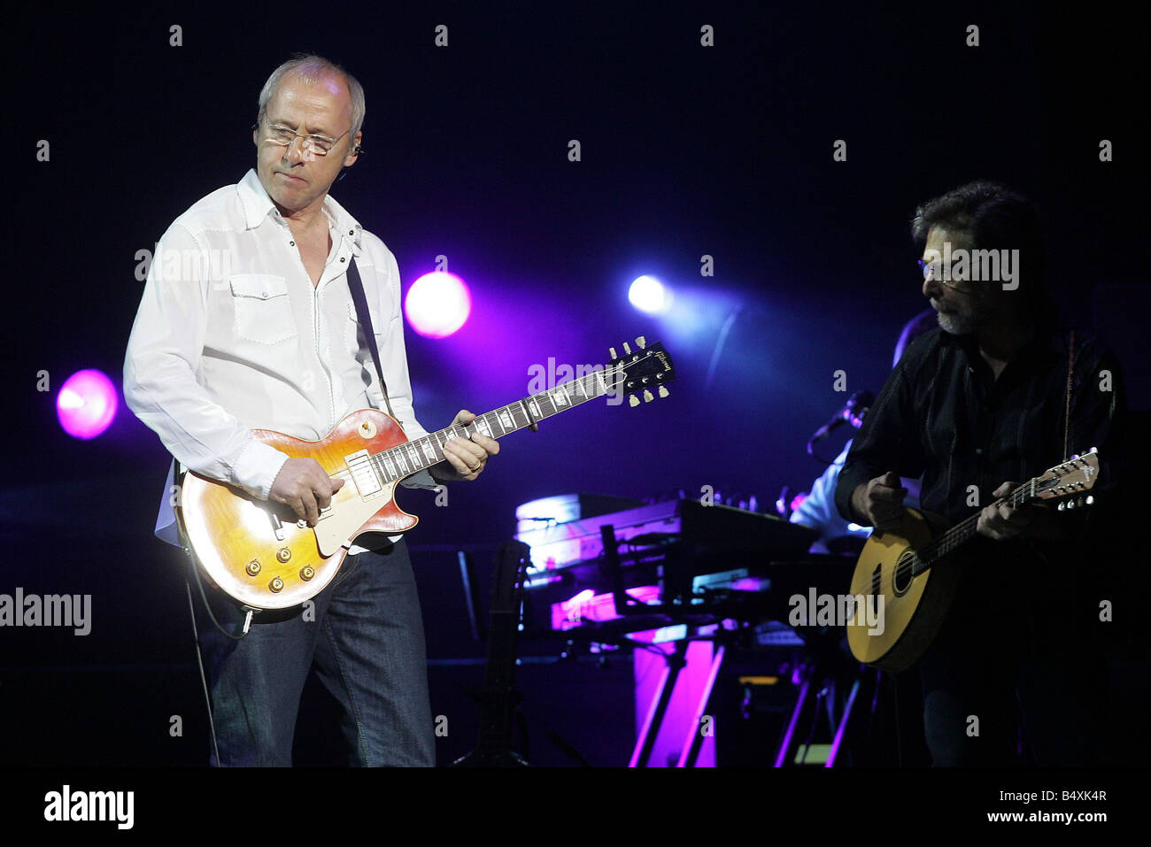 Mark Knopfler esegue a Newcastle City Hall Foto Stock