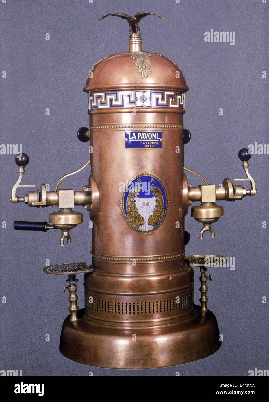 Gastronomia, caffè, macchina da caffè vecchia, macchina da caffè espresso,  marchio la Pavoni, 1920s Foto stock - Alamy